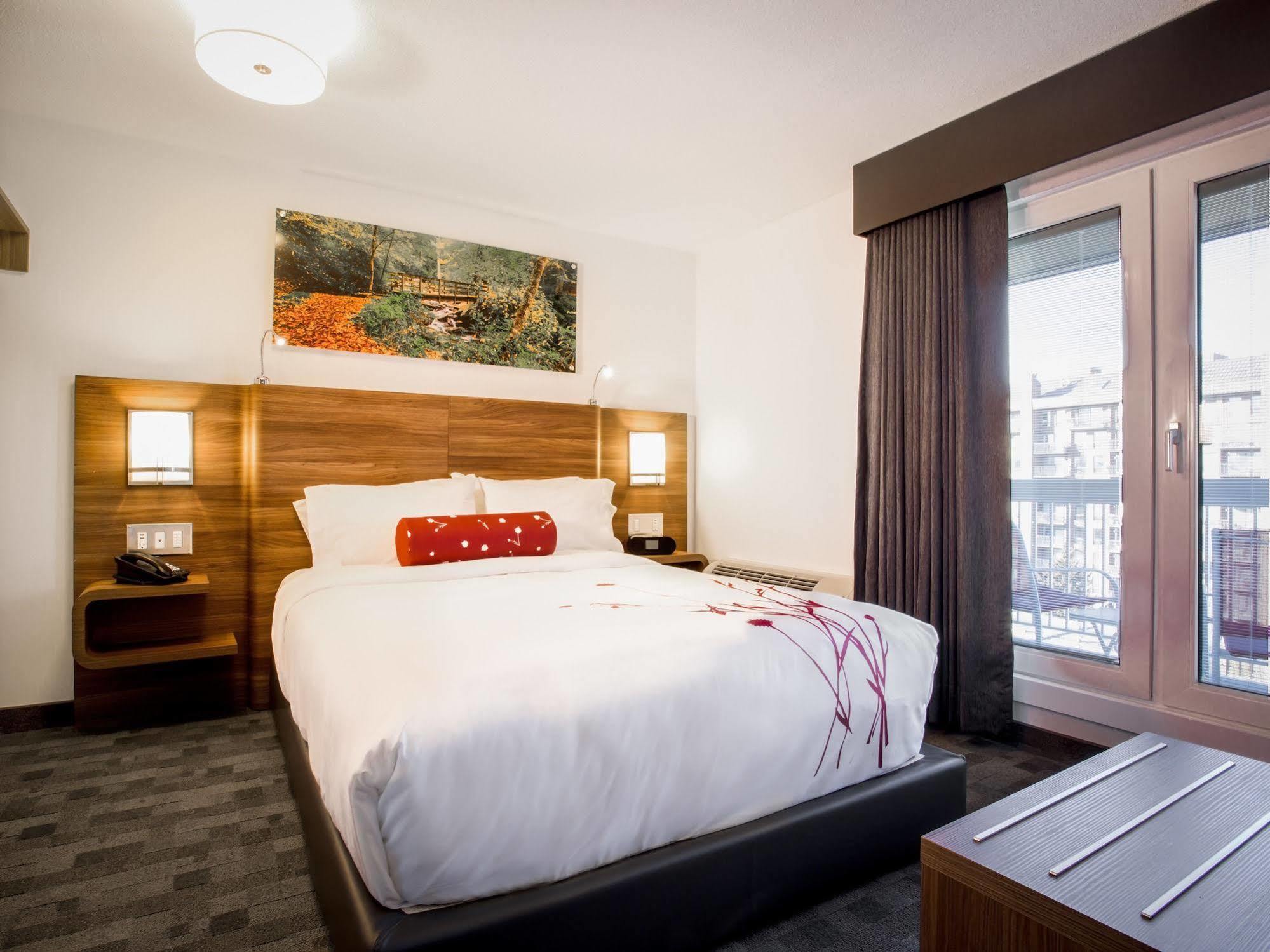 Hotel Elan YYC Dış mekan fotoğraf