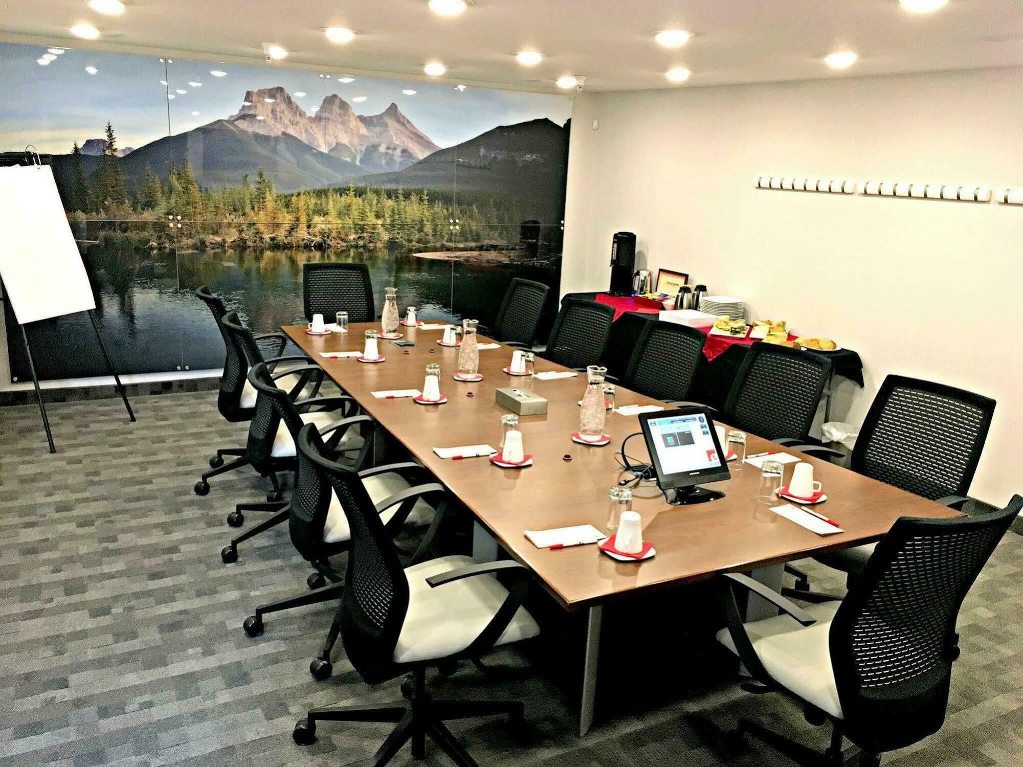 Hotel Elan YYC Dış mekan fotoğraf